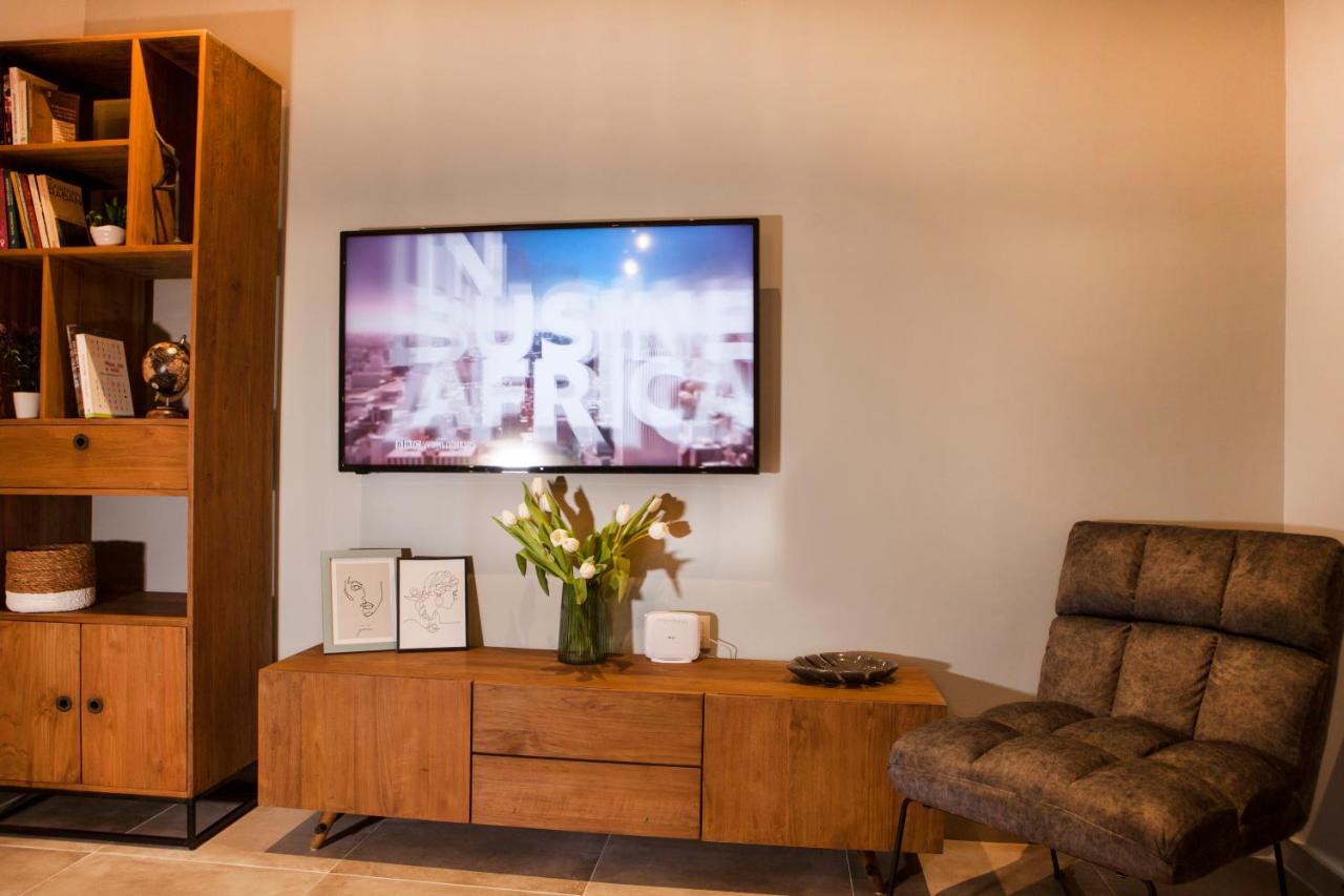 Central Comfy Modern Flat 2 Bedrooms 2 Bathrooms Атина Екстериор снимка