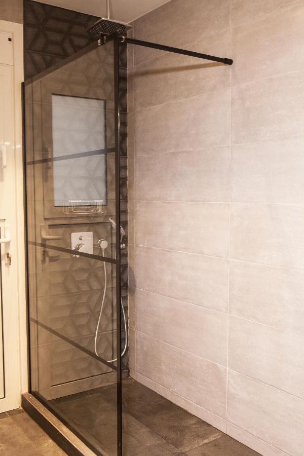 Central Comfy Modern Flat 2 Bedrooms 2 Bathrooms Атина Екстериор снимка