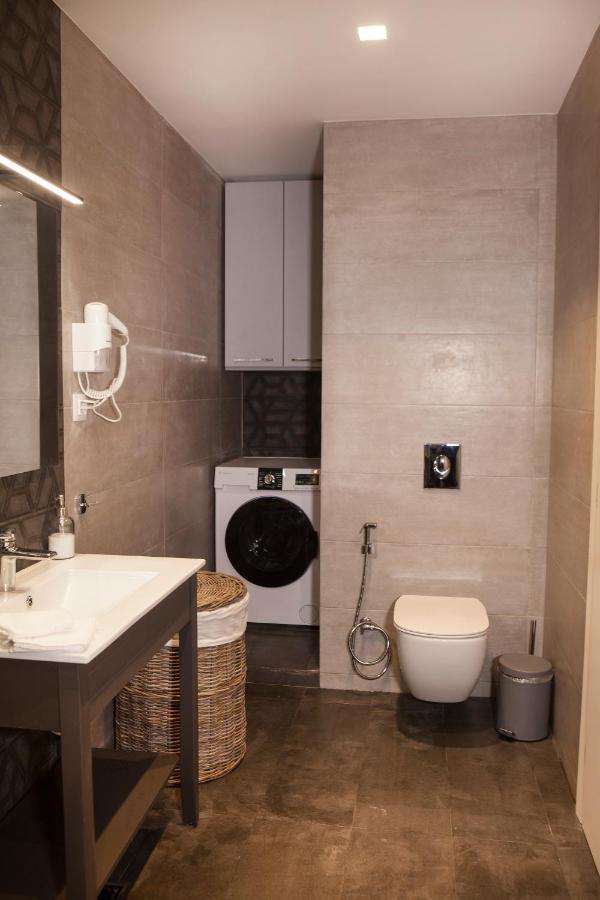 Central Comfy Modern Flat 2 Bedrooms 2 Bathrooms Атина Екстериор снимка